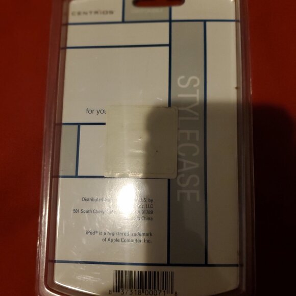 NEW SEALED BLACK CENTRIOS FOR YOUR IPOD SHUFFLE CSHUFCASEBLK CASE SKIN - Picture 3 of 3